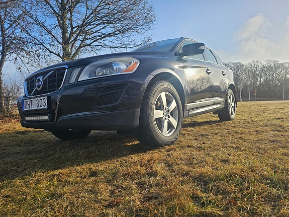 Volvo XC60 2 of 5