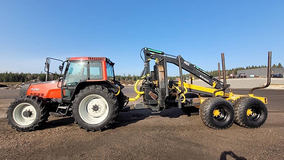 Skogsekipage Valtra 6200 / Moheda MH141-4WD Skogsvagn