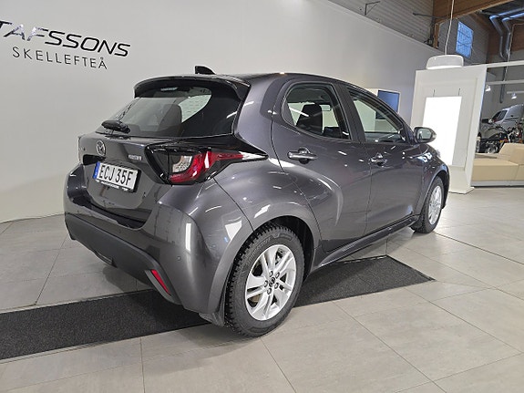 Mazda 2 4 of 5