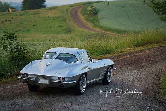 Chevrolet Corvette 19 of 28