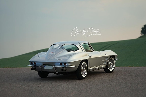 Chevrolet Corvette 2 of 5