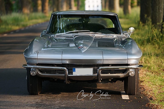 Chevrolet Corvette 24 of 28