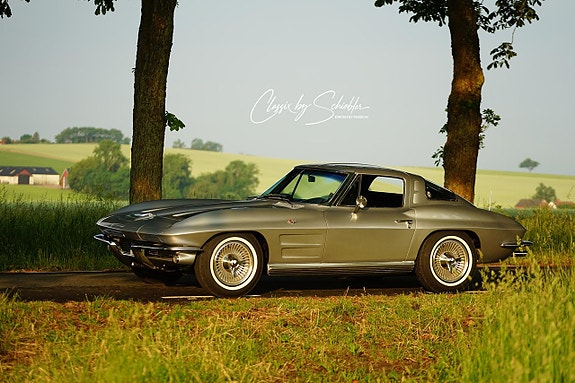 Chevrolet Corvette 20 of 28