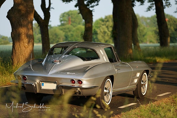 Chevrolet Corvette 10 of 28