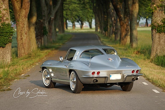 Chevrolet Corvette 18 of 28