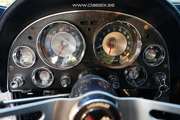 Chevrolet Corvette 16 of 28