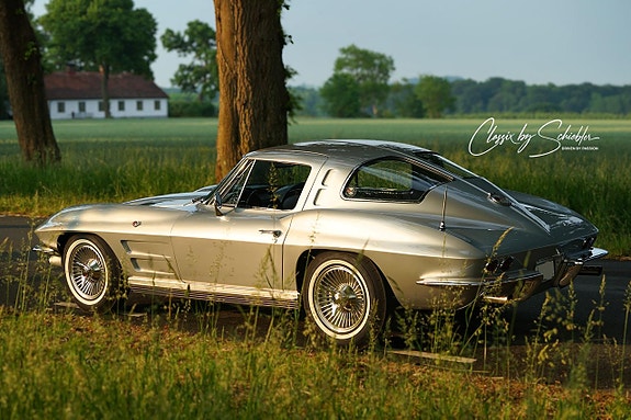 Chevrolet Corvette 21 of 28