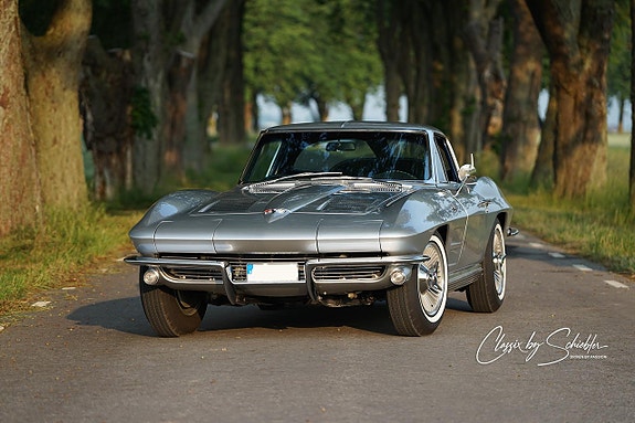 Chevrolet Corvette 9 of 28