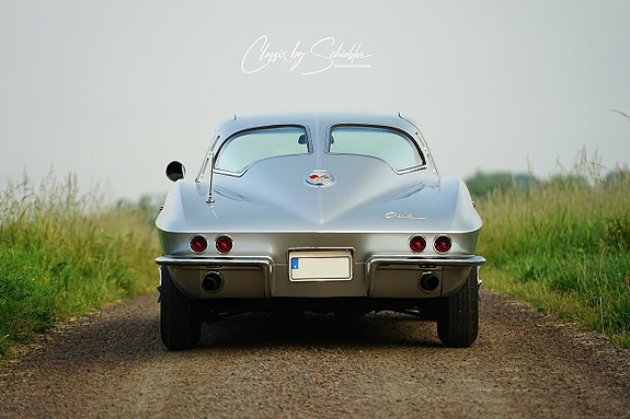 Chevrolet Corvette 22 of 28