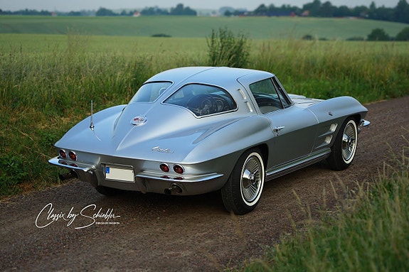 Chevrolet Corvette 14 of 28