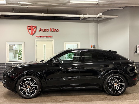 Porsche Cayenne 2 of 5