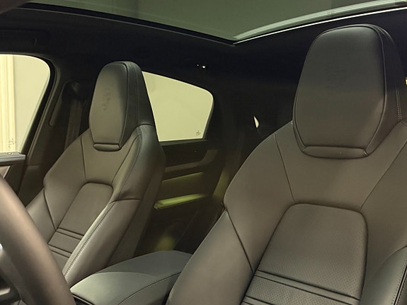Porsche Cayenne 9 of 18