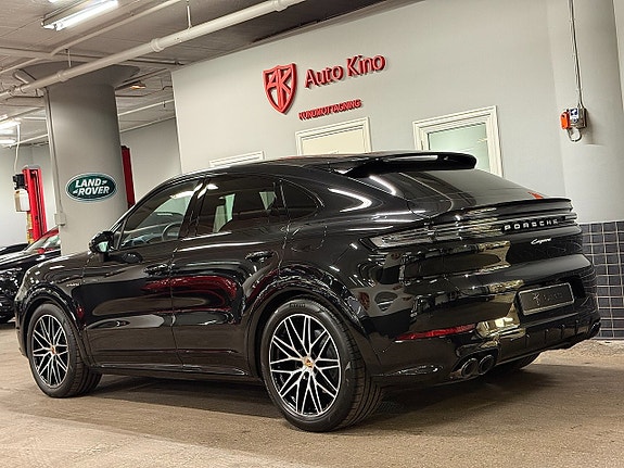 Porsche Cayenne 3 of 5