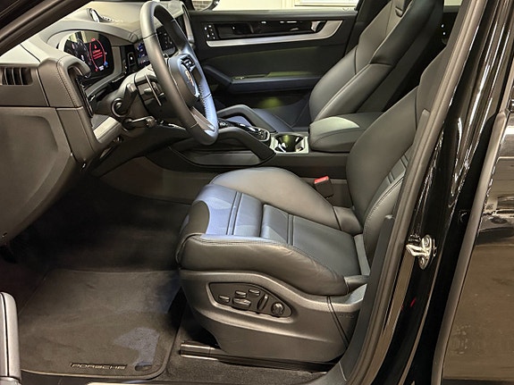 Porsche Cayenne 8 of 18