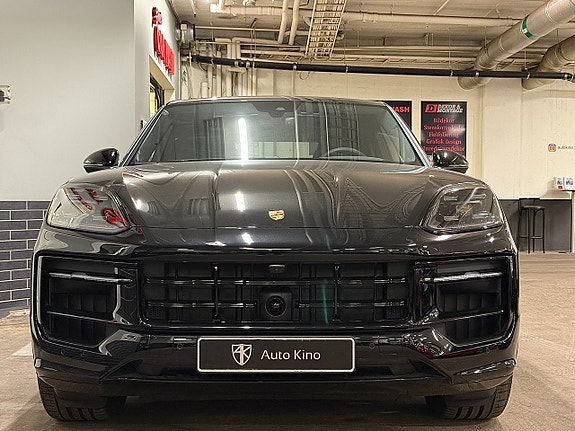 Porsche Cayenne 4 of 5
