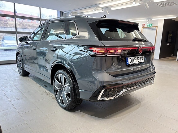 Volkswagen Tiguan 8 of 12