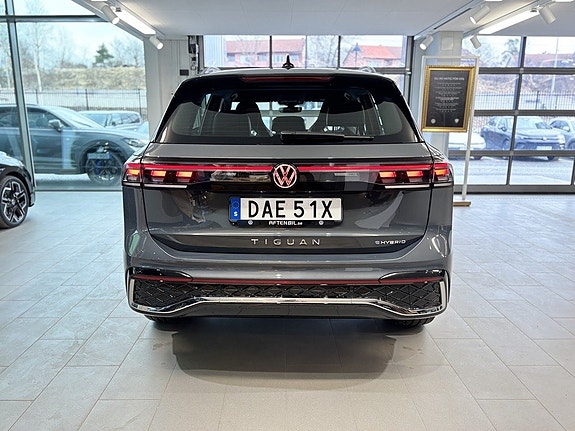 Volkswagen Tiguan 7 of 12