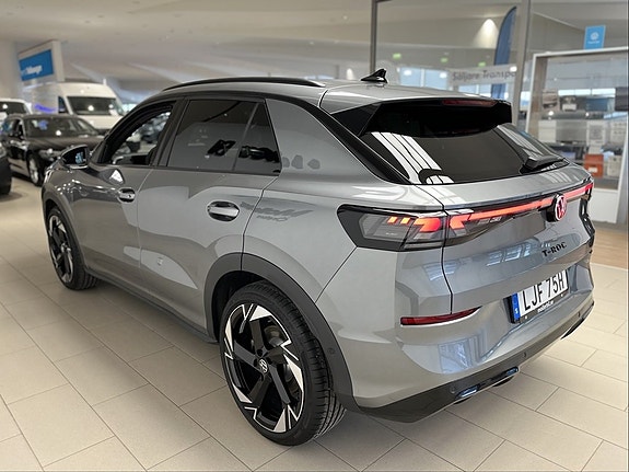 Volkswagen T-Roc 3 of 5
