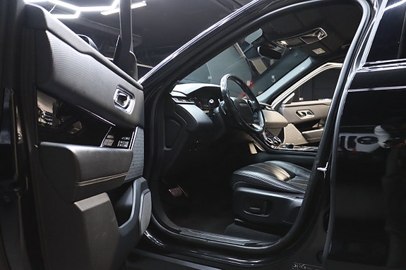 Land Rover Range Rover Velar 14 of 30