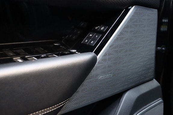 Land Rover Range Rover Velar 16 of 30