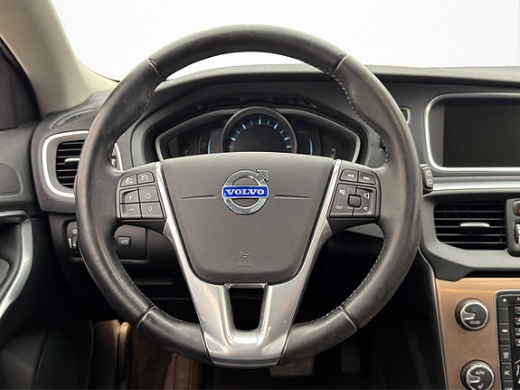 Volvo V40 Cross Country 12 of 26