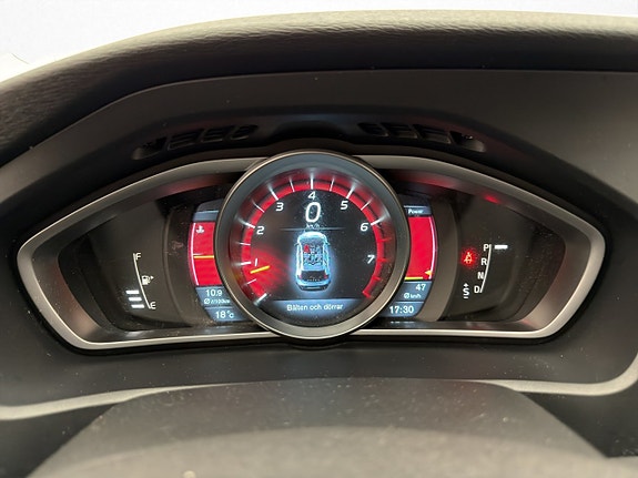 Volvo V40 Cross Country 14 of 26