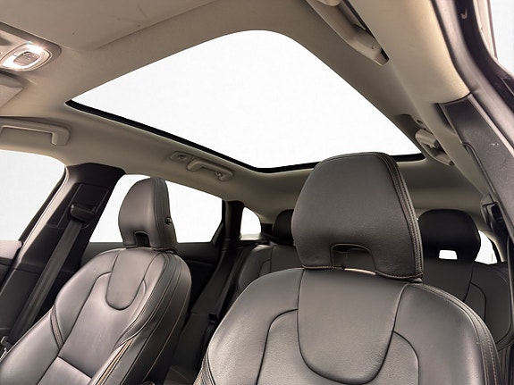 Volvo V40 Cross Country 10 of 26