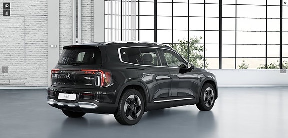 Mercedes-Benz GLB220 3 of 5