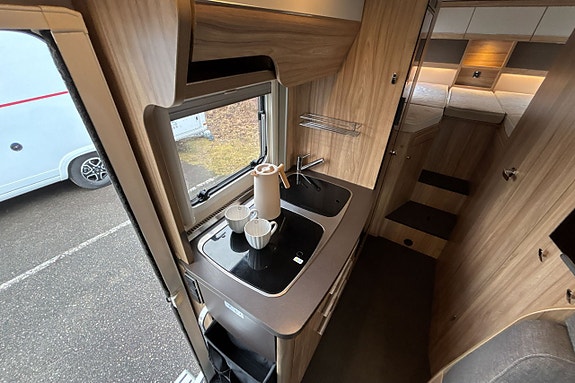 Hymer HYMER Campervan Mercedes Benz 17 of 19