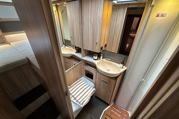 Hymer HYMER Campervan Mercedes Benz 10 of 19