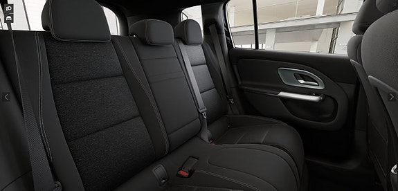 Mercedes-Benz GLB200 13 of 16