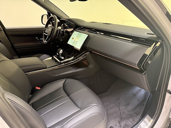 Land Rover Range Rover Sport 16 of 23