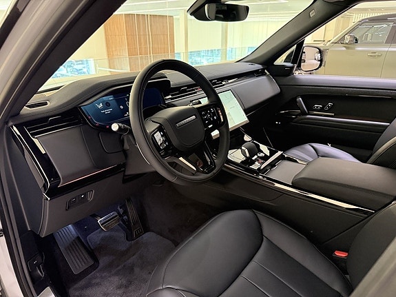 Land Rover Range Rover Sport 9 of 23
