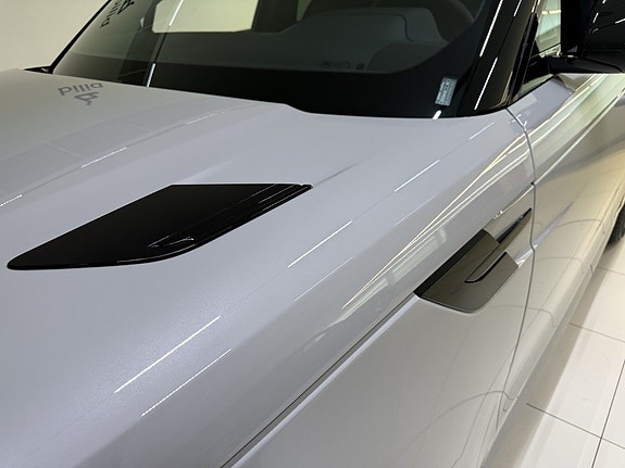 Land Rover Range Rover Sport 8 of 23