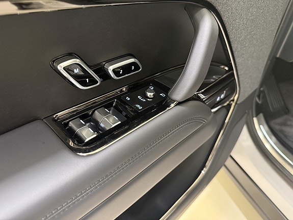 Land Rover Range Rover Sport 13 of 23