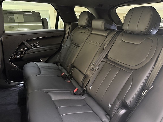 Land Rover Range Rover Sport 19 of 23