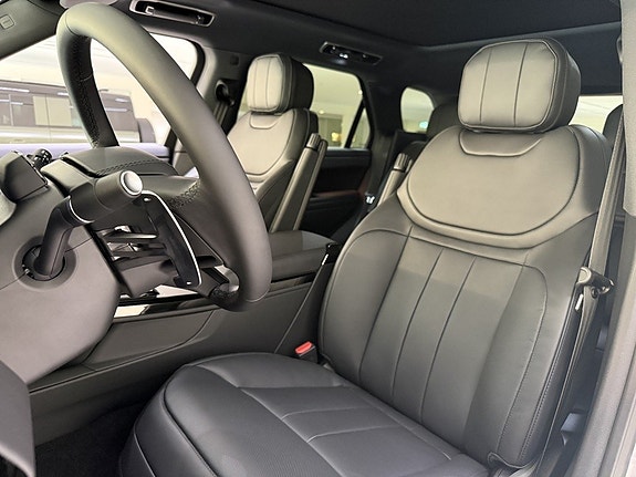 Land Rover Range Rover Sport 10 of 23