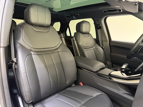 Land Rover Range Rover Sport 17 of 23
