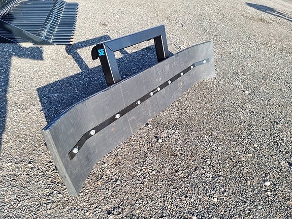 SE Equipment  Gödselskrapa SMS