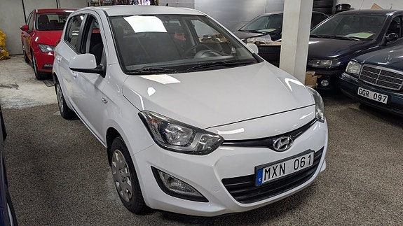 Hyundai i20 2 of 5