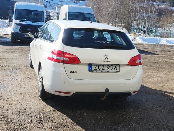Peugeot 308 SW 13 of 13