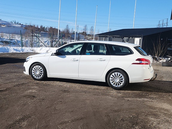 Peugeot 308 SW 9 of 13