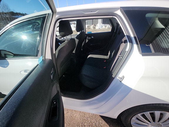 Peugeot 308 SW 7 of 13