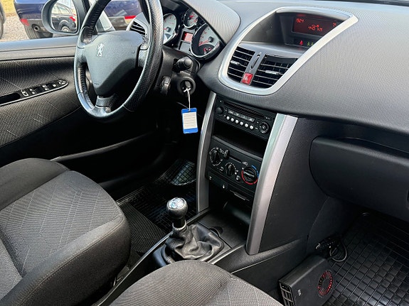 Peugeot 207 SW 15 of 18