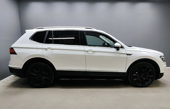 Volkswagen Tiguan Allspace 2 of 5