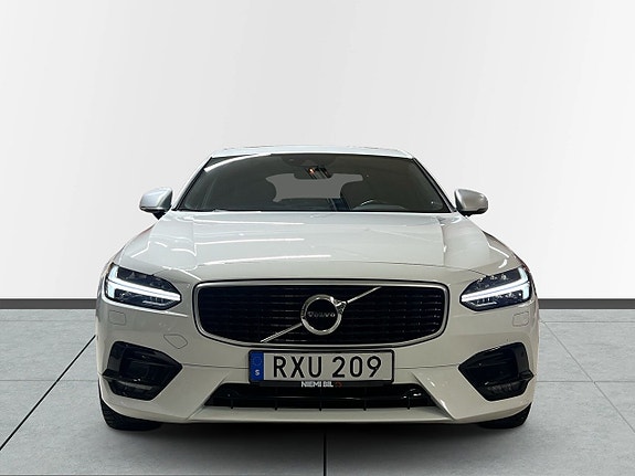 Volvo S90 2 of 5