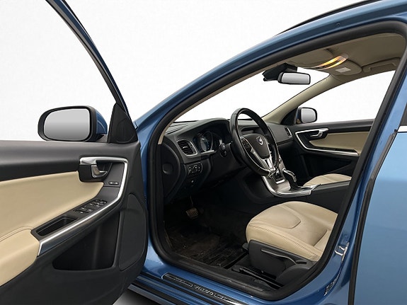 Volvo V60 8 of 29