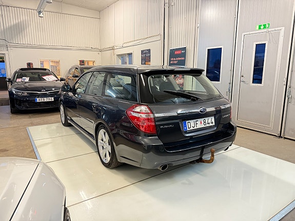 Subaru Legacy 5 of 5
