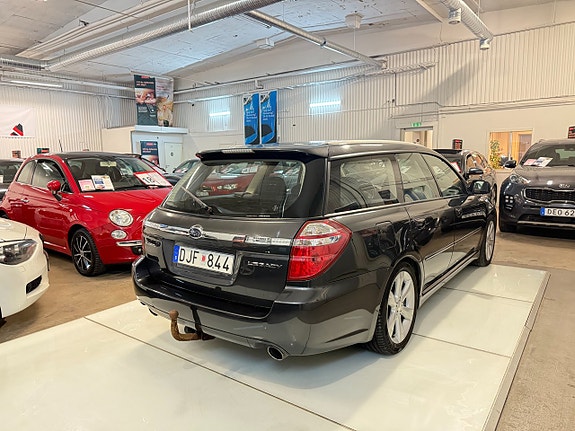 Subaru Legacy 7 of 12