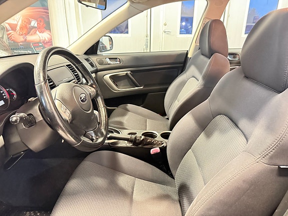 Subaru Legacy 8 of 12